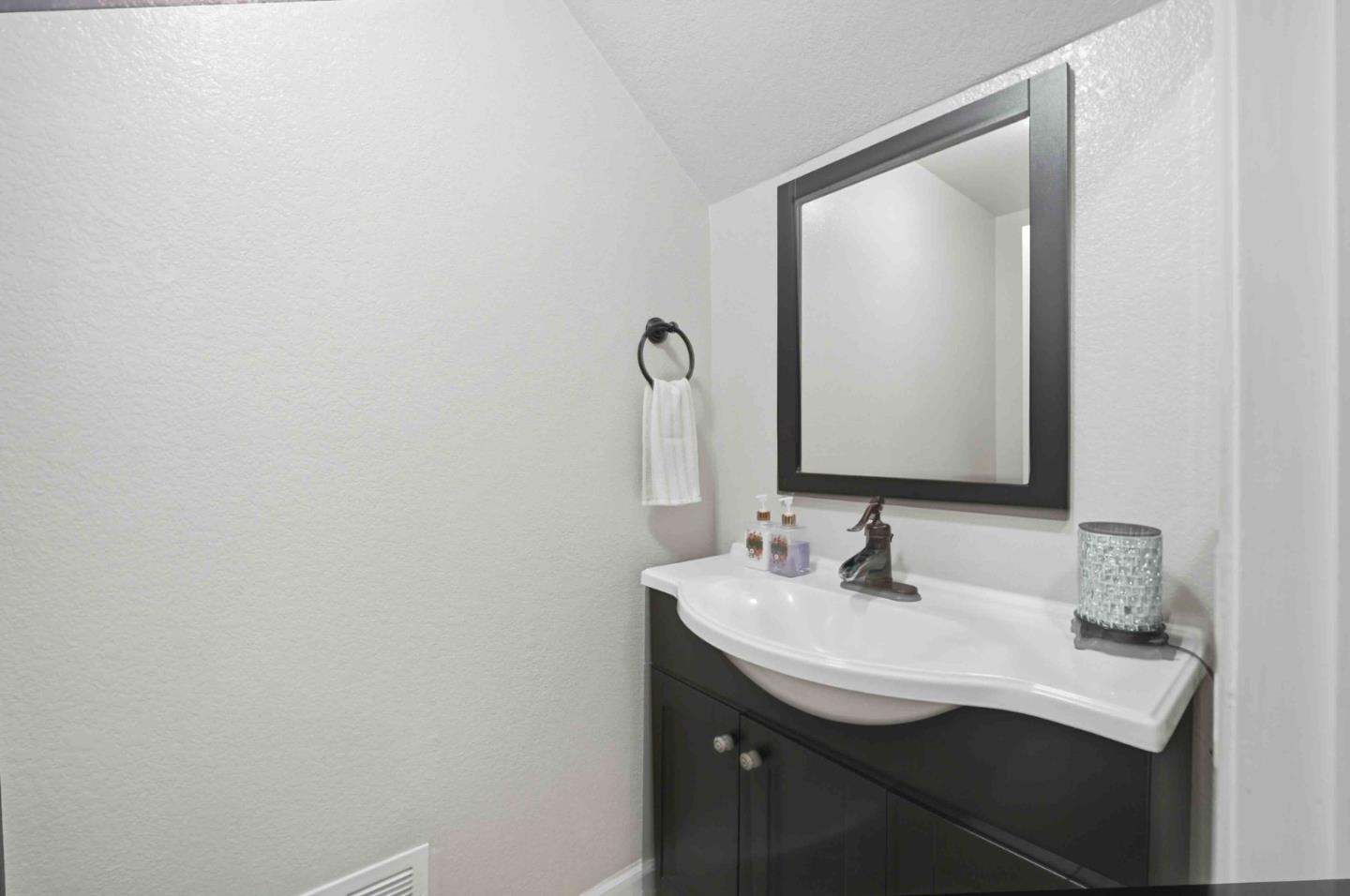 Detail Gallery Image 9 of 29 For 8400 Delta Dr, Gilroy,  CA 95020 - 2 Beds | 1/1 Baths