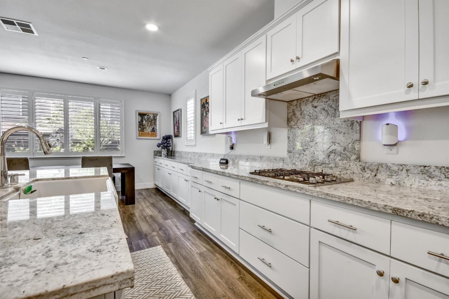 Detail Gallery Image 10 of 45 For 1225 Michael Bo Ln, Gilroy,  CA 95020 - 5 Beds | 3/1 Baths