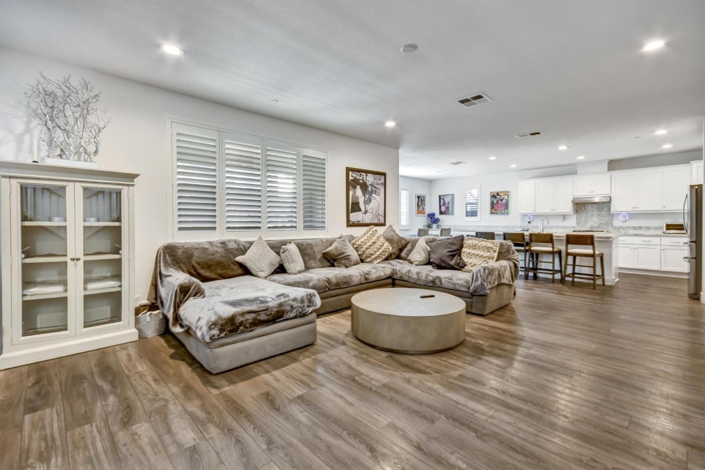 Detail Gallery Image 16 of 45 For 1225 Michael Bo Ln, Gilroy,  CA 95020 - 5 Beds | 3/1 Baths