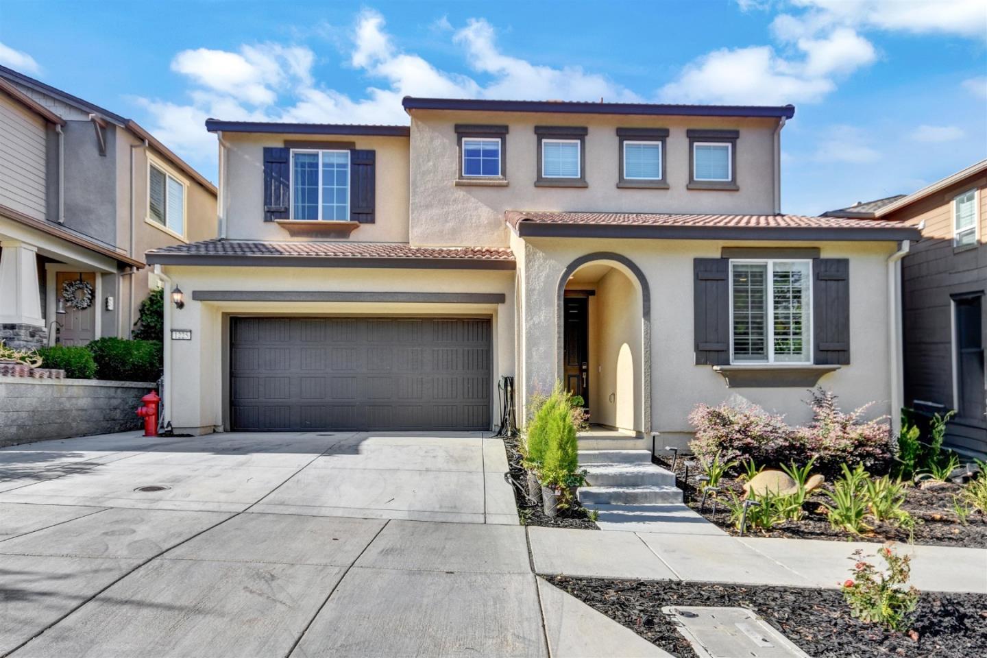 Detail Gallery Image 2 of 45 For 1225 Michael Bo Ln, Gilroy,  CA 95020 - 5 Beds | 3/1 Baths