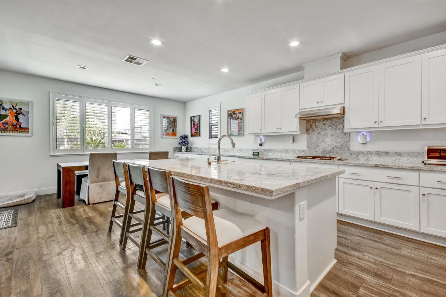 Detail Gallery Image 7 of 45 For 1225 Michael Bo Ln, Gilroy,  CA 95020 - 5 Beds | 3/1 Baths