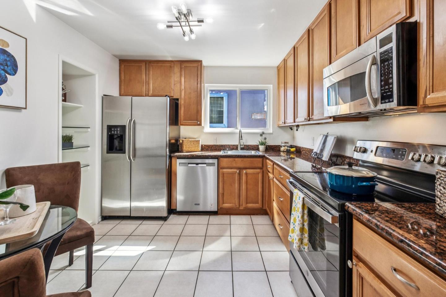 Detail Gallery Image 12 of 28 For 553 Skyline Dr, Daly City,  CA 94015 - 3 Beds | 2 Baths