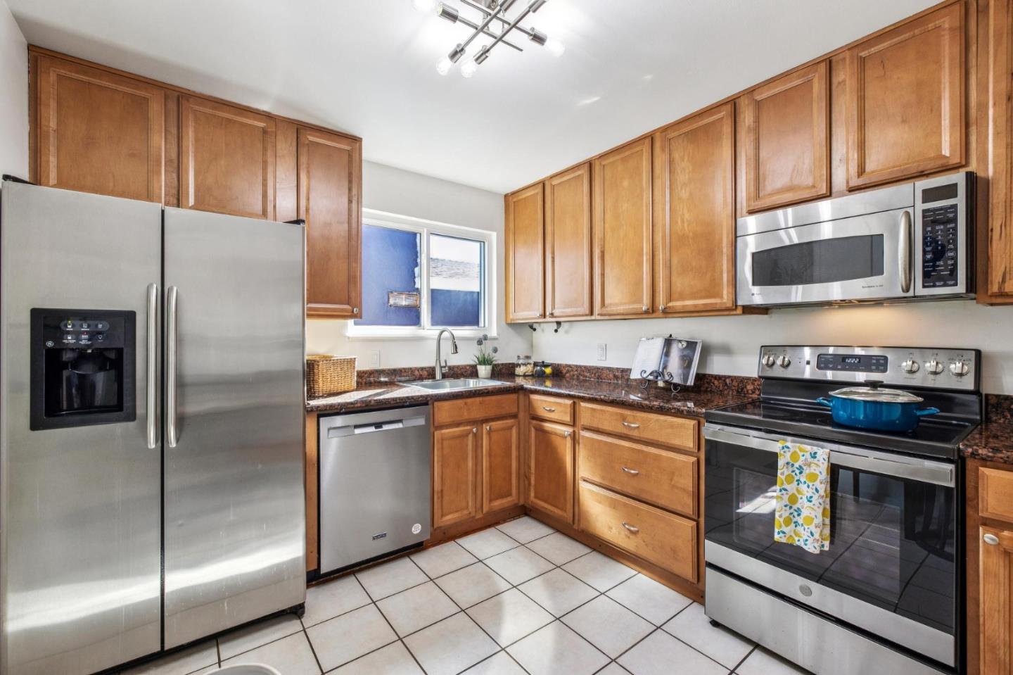 Detail Gallery Image 14 of 28 For 553 Skyline Dr, Daly City,  CA 94015 - 3 Beds | 2 Baths