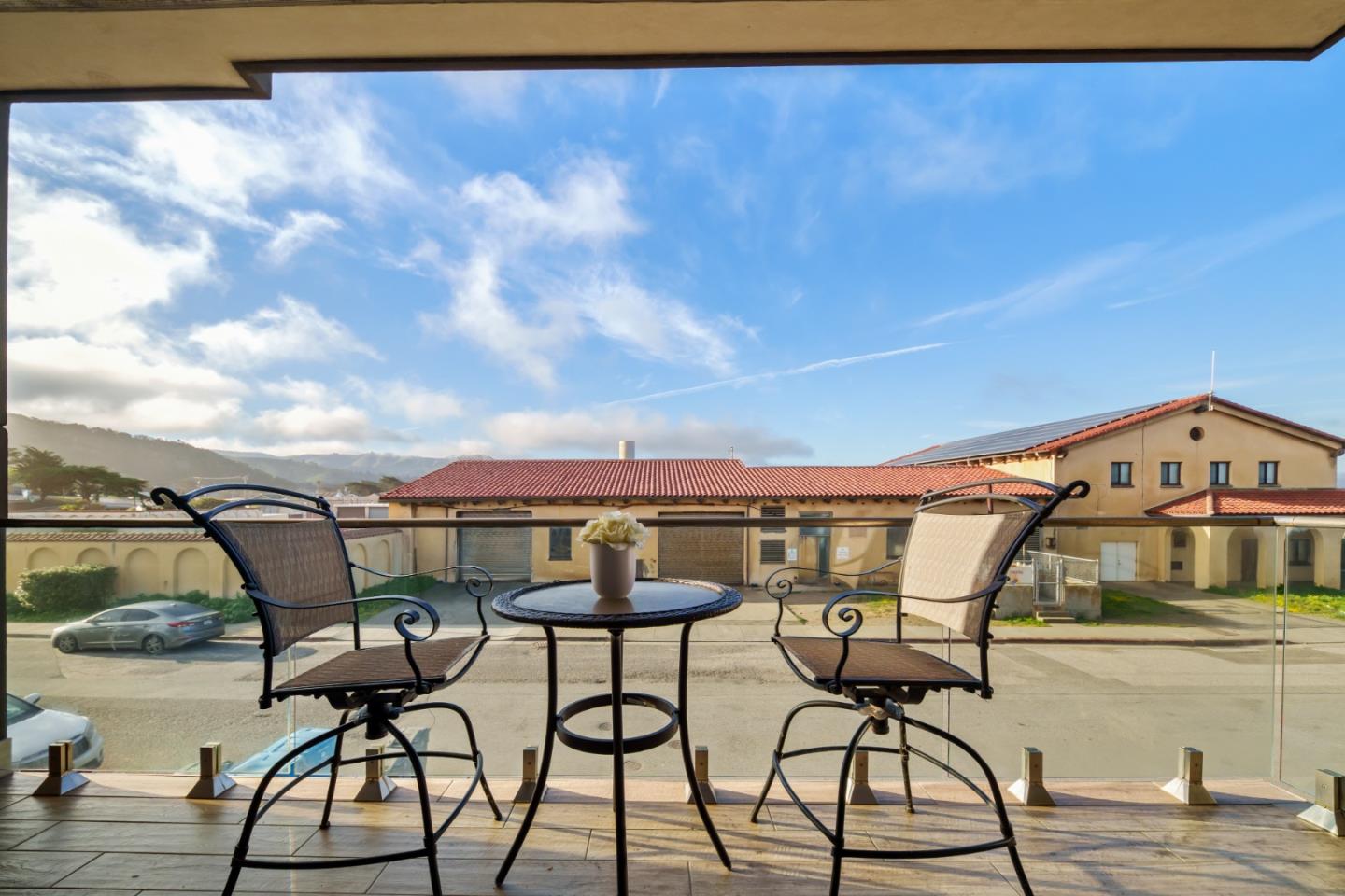 Detail Gallery Image 16 of 87 For 29 Montecito Ave, Pacifica,  CA 94044 - 4 Beds | 3/1 Baths