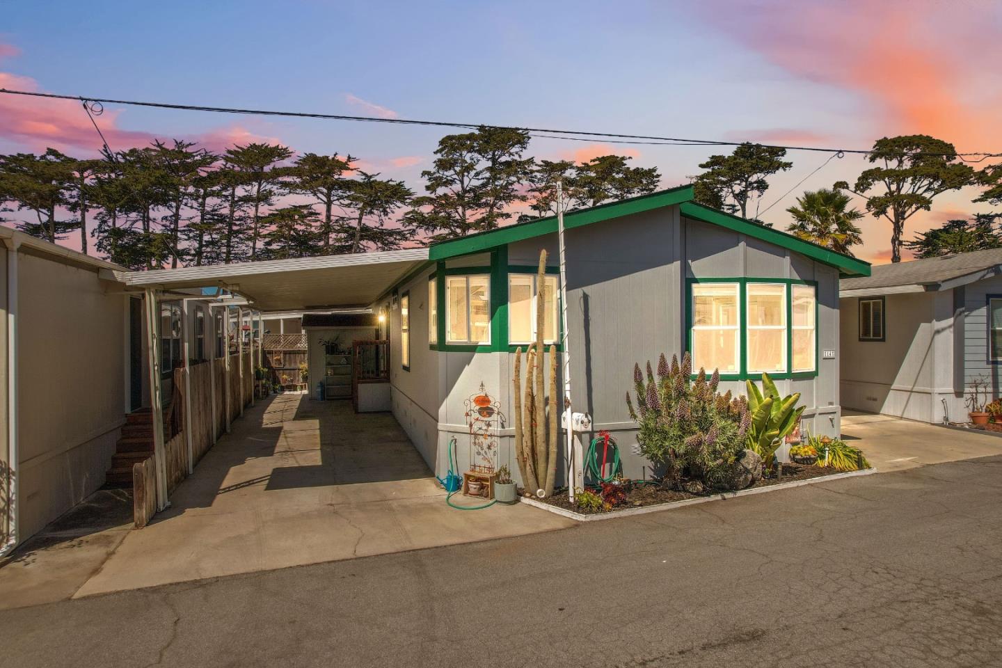 Detail Gallery Image 2 of 22 For 347 Carmel Ave #14,  Marina,  CA 93933 - 3 Beds | 2 Baths