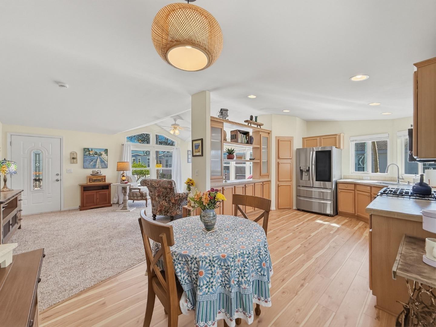 Detail Gallery Image 5 of 22 For 347 Carmel Ave #14,  Marina,  CA 93933 - 3 Beds | 2 Baths