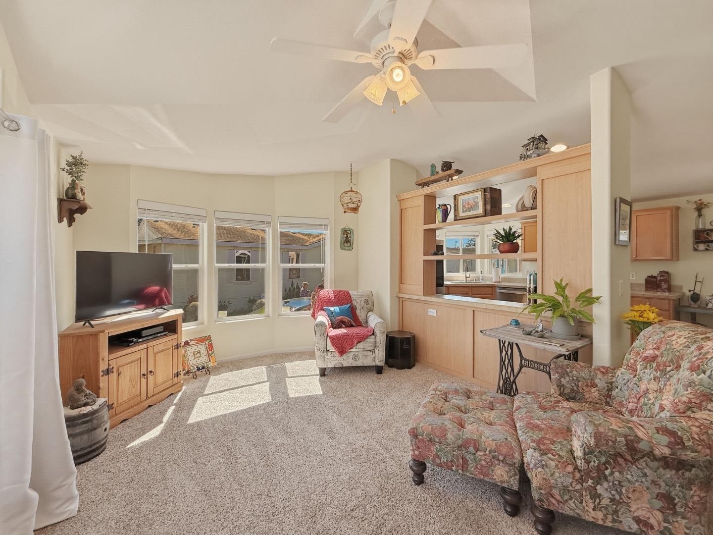 Detail Gallery Image 9 of 22 For 347 Carmel Ave #14,  Marina,  CA 93933 - 3 Beds | 2 Baths