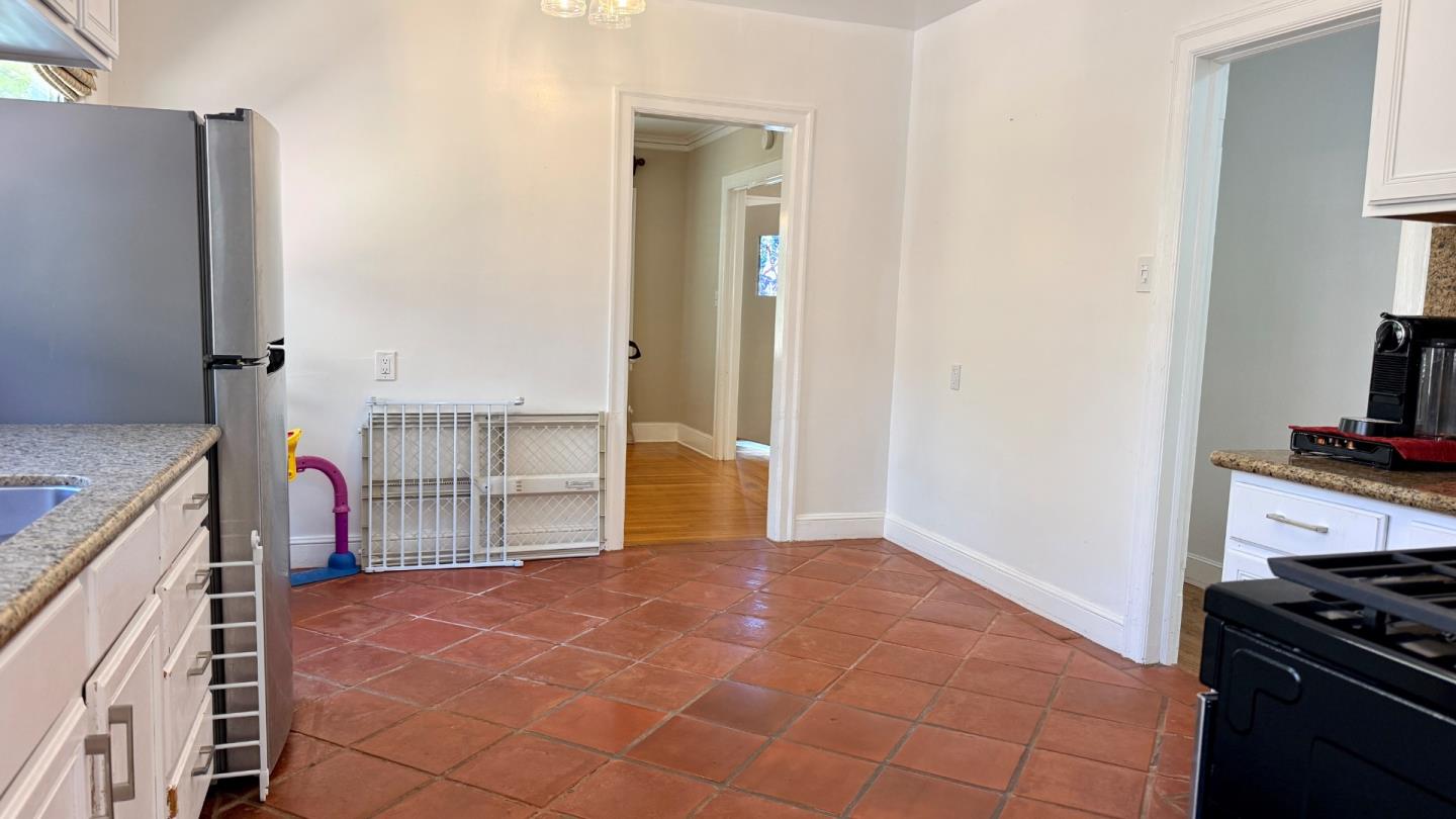 Detail Gallery Image 10 of 20 For Address Not Disclosed, Burlingame,  CA 94010 - 2 Beds | 1 Baths