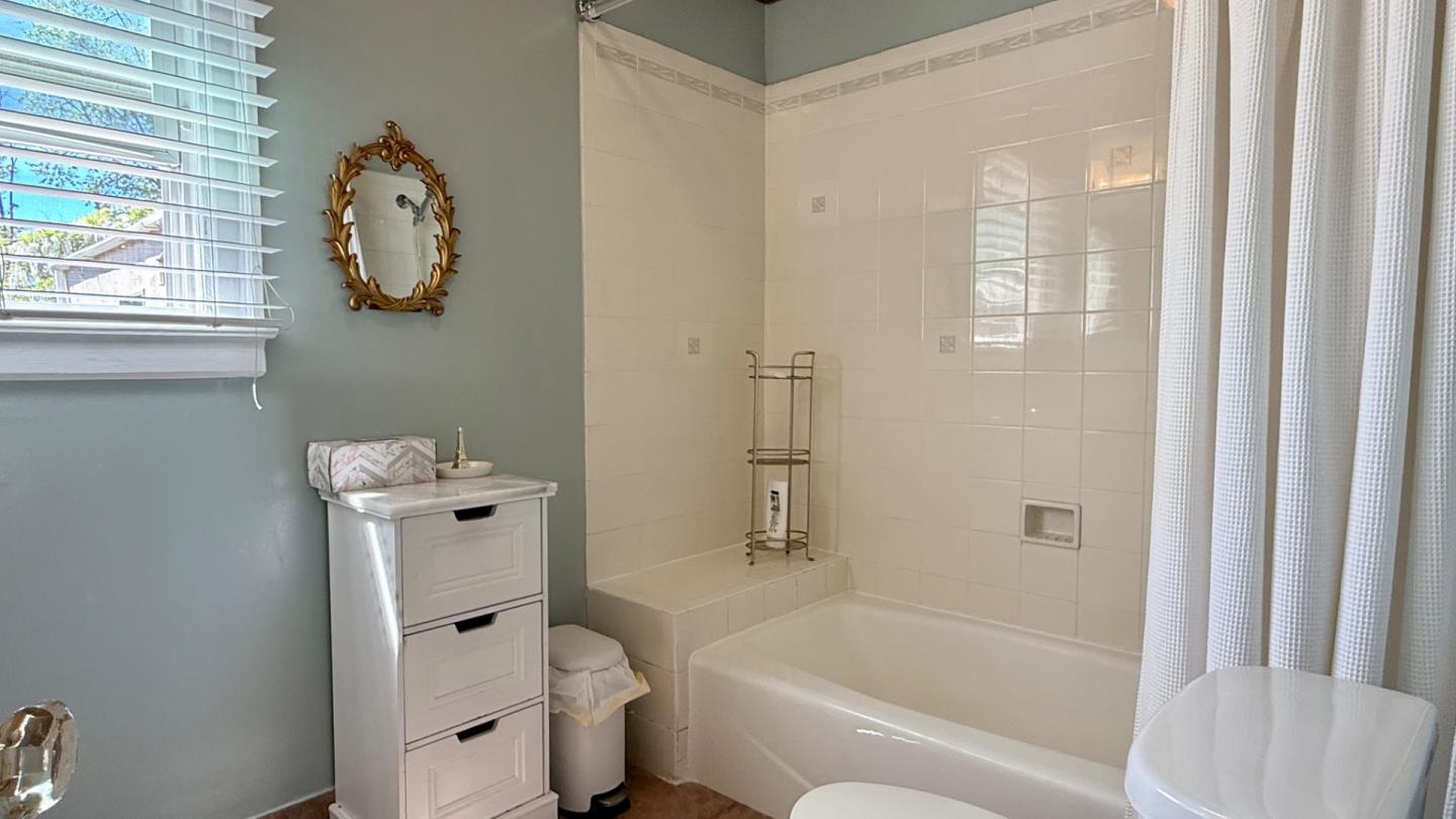Detail Gallery Image 13 of 20 For Address Not Disclosed, Burlingame,  CA 94010 - 2 Beds | 1 Baths