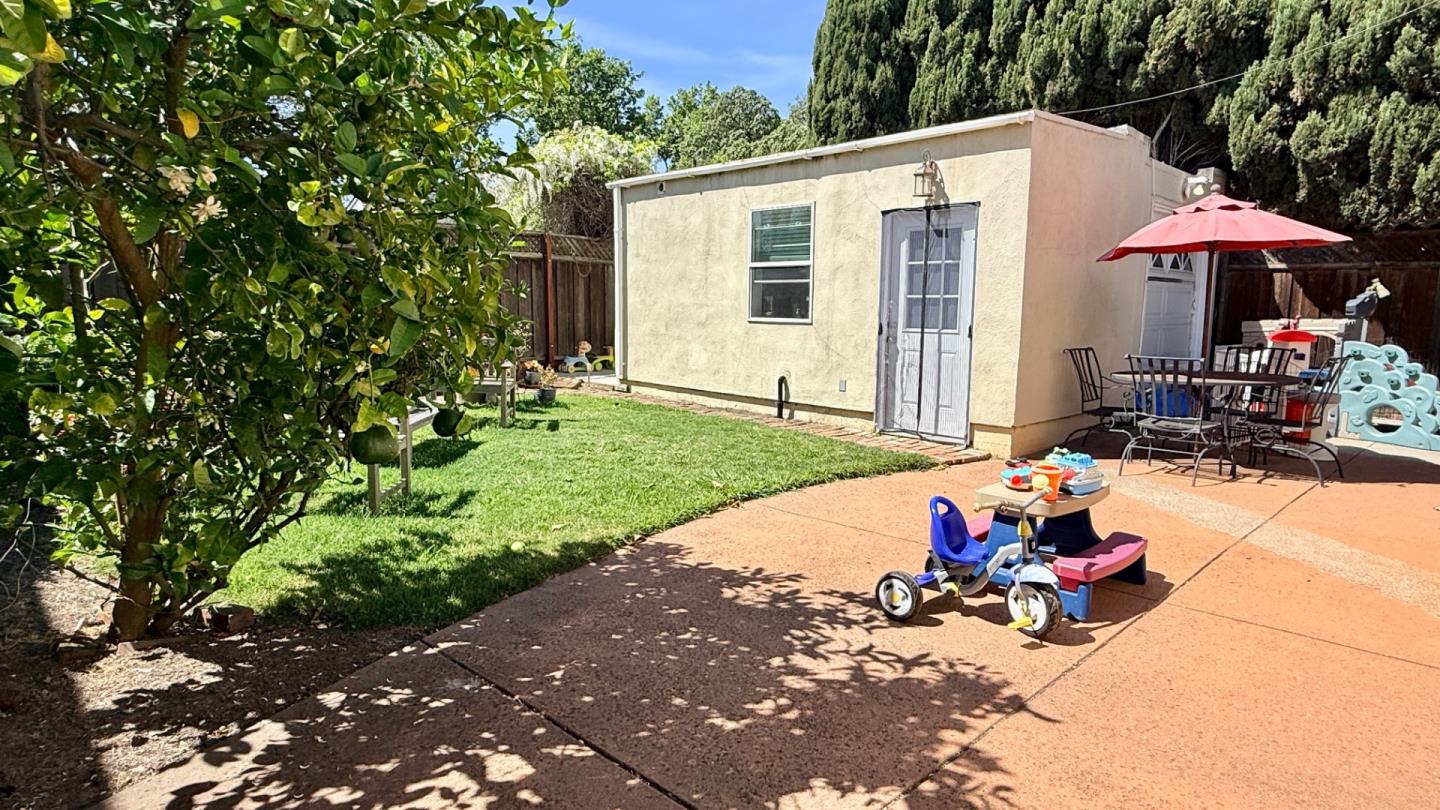 Detail Gallery Image 15 of 20 For Address Not Disclosed, Burlingame,  CA 94010 - 2 Beds | 1 Baths