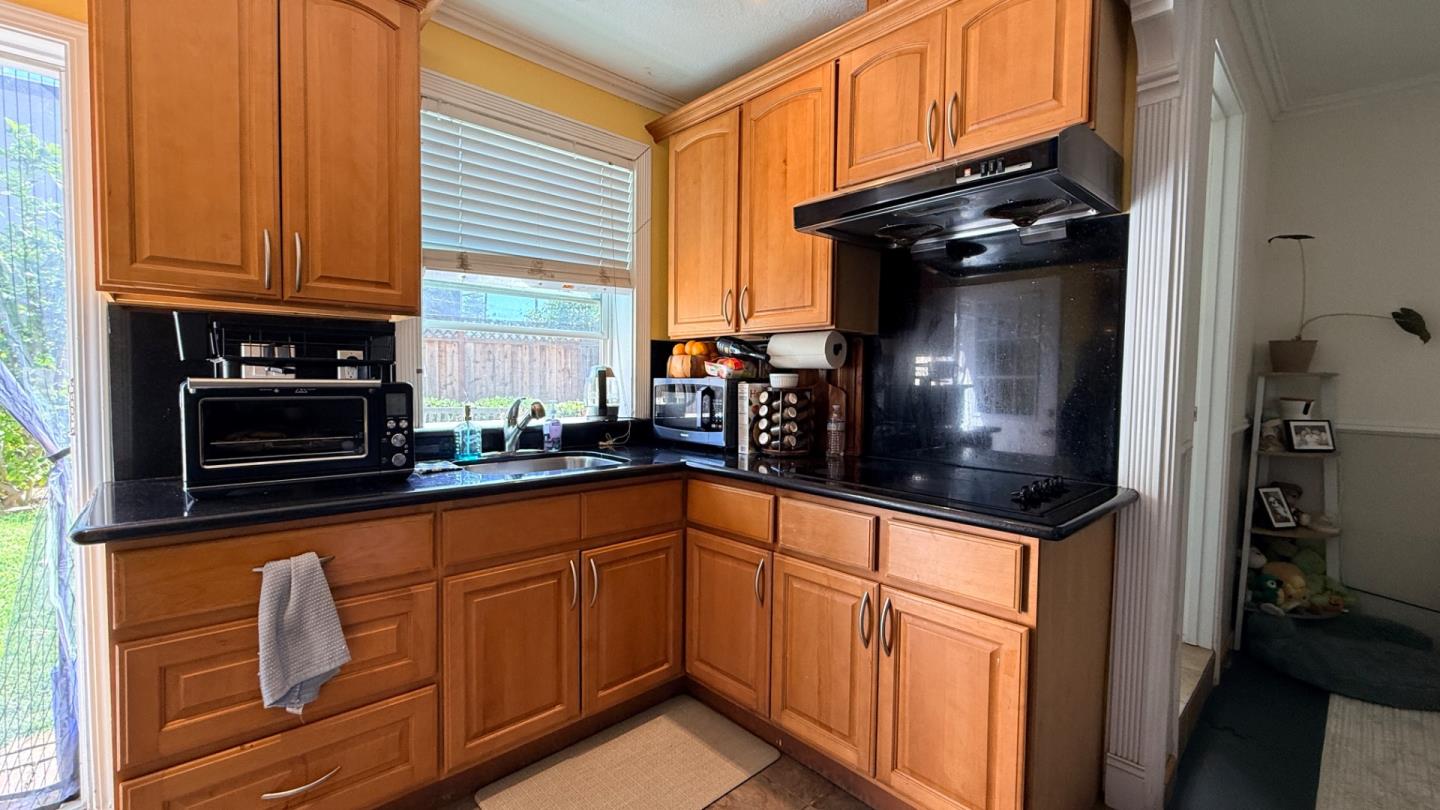 Detail Gallery Image 17 of 20 For Address Not Disclosed, Burlingame,  CA 94010 - 2 Beds | 1 Baths