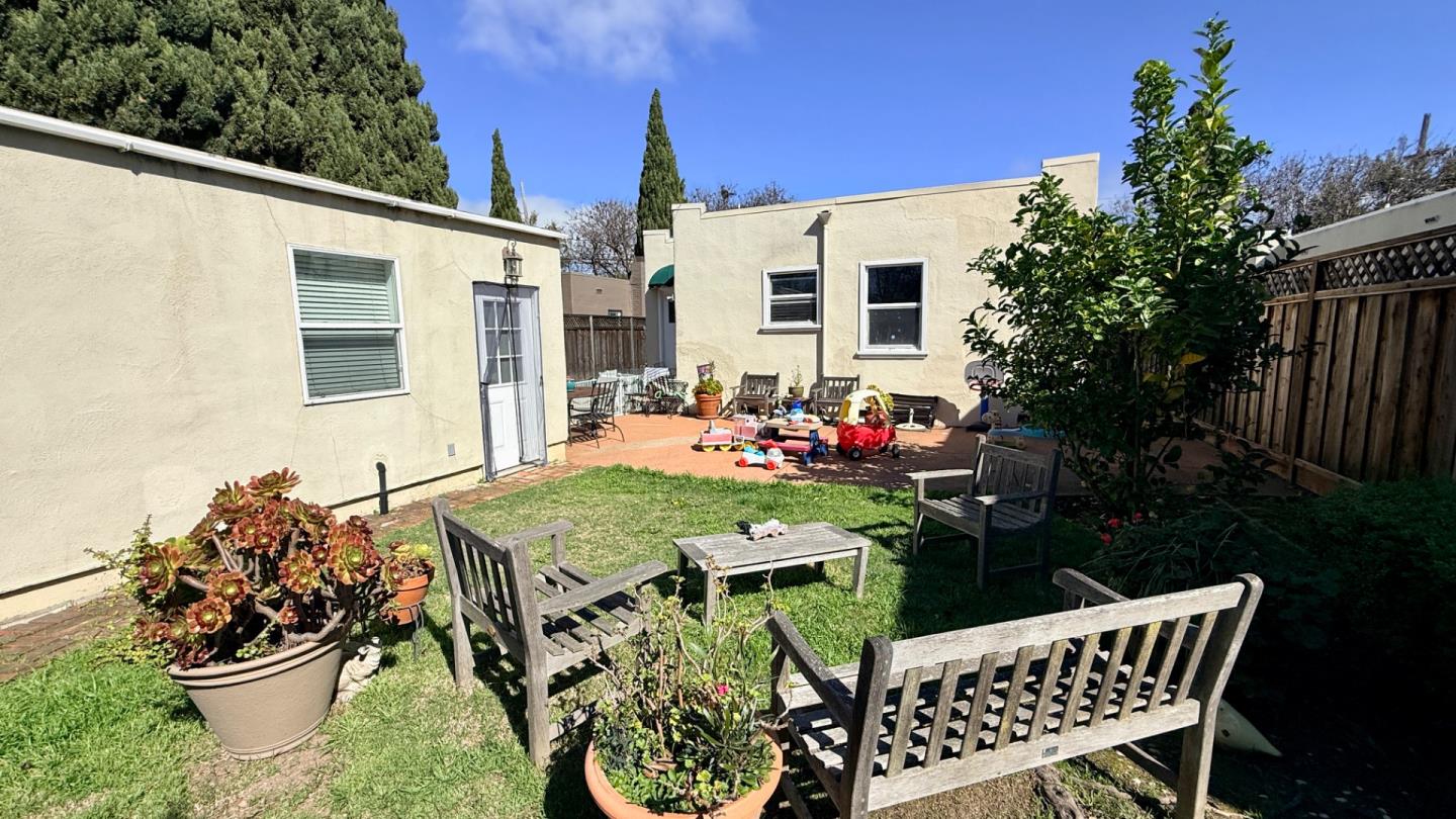 Detail Gallery Image 3 of 4 For Address Not Disclosed, Burlingame,  CA 94010 - 2 Beds | 1 Baths