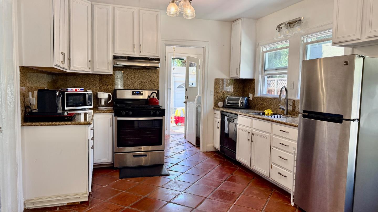 Detail Gallery Image 9 of 20 For Address Not Disclosed, Burlingame,  CA 94010 - 2 Beds | 1 Baths