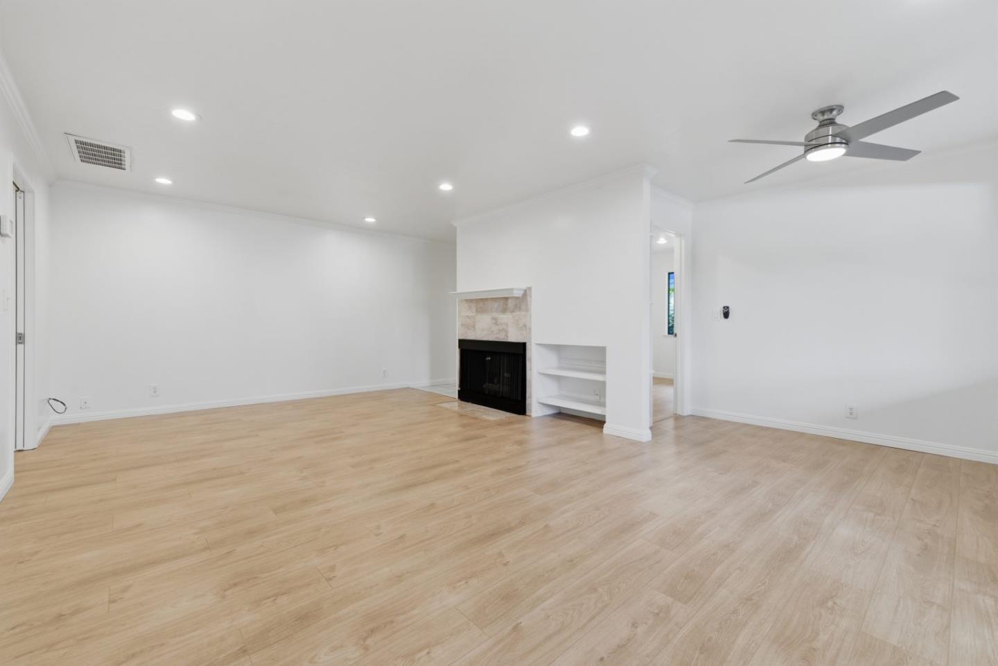 Detail Gallery Image 2 of 46 For 14351 Saratoga Ave a,  Saratoga,  CA 95070 - 2 Beds | 2 Baths