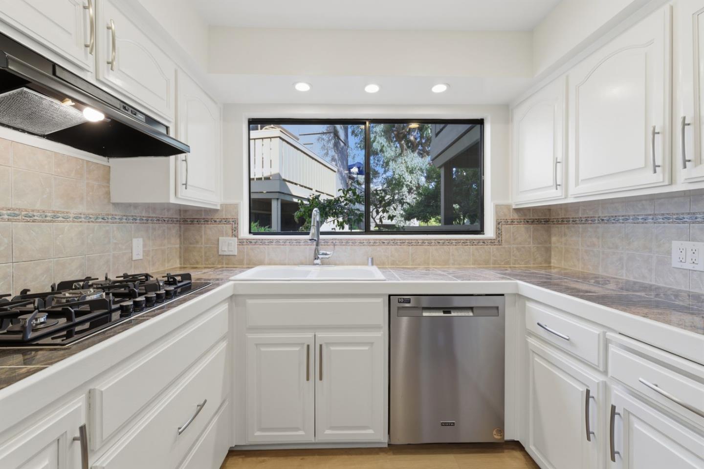 Detail Gallery Image 5 of 46 For 14351 Saratoga Ave a,  Saratoga,  CA 95070 - 2 Beds | 2 Baths