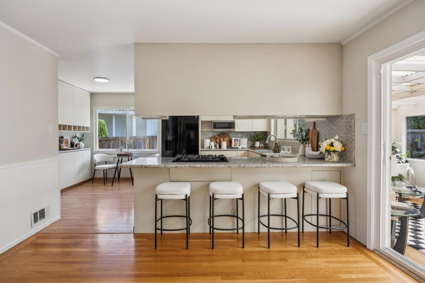 Detail Gallery Image 15 of 51 For 869 Crestview Dr, Millbrae,  CA 94030 - 3 Beds | 2 Baths