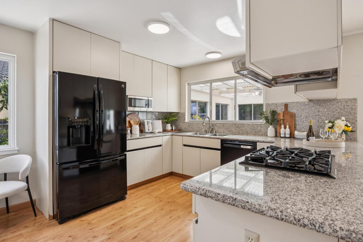 Detail Gallery Image 17 of 51 For 869 Crestview Dr, Millbrae,  CA 94030 - 3 Beds | 2 Baths