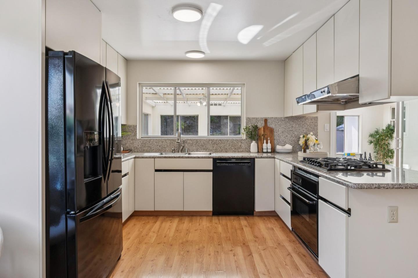 Detail Gallery Image 18 of 51 For 869 Crestview Dr, Millbrae,  CA 94030 - 3 Beds | 2 Baths