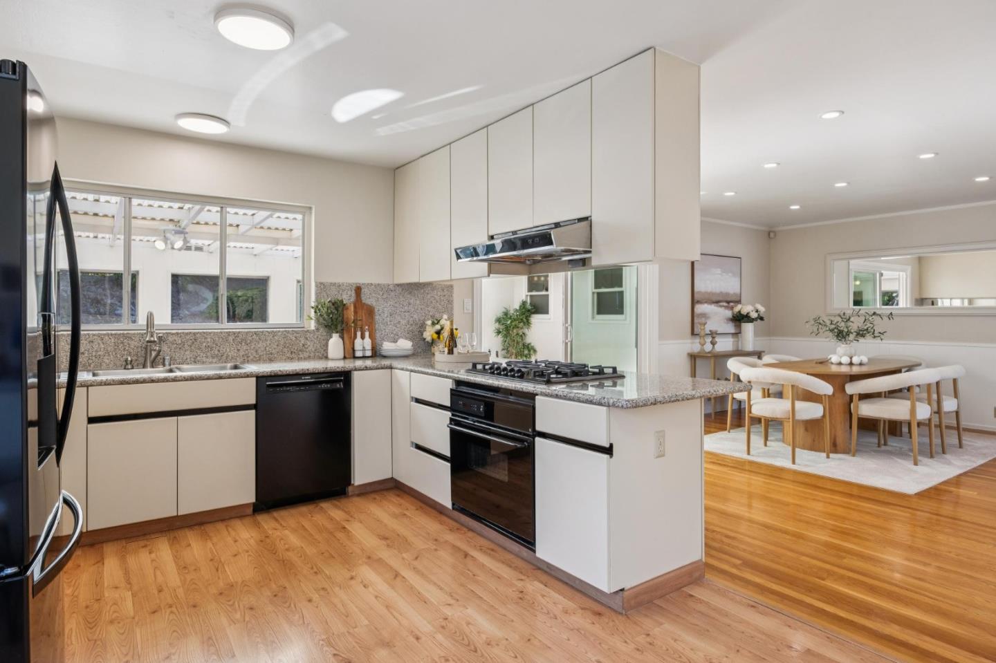 Detail Gallery Image 19 of 51 For 869 Crestview Dr, Millbrae,  CA 94030 - 3 Beds | 2 Baths