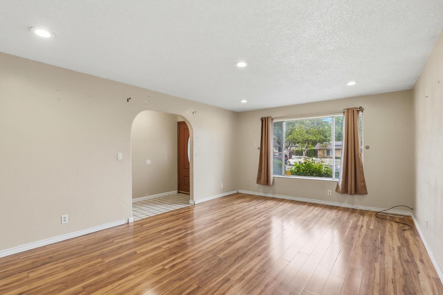 Detail Gallery Image 3 of 25 For 320 Colleen Ct, Morgan Hill,  CA 95037 - 3 Beds | 2 Baths