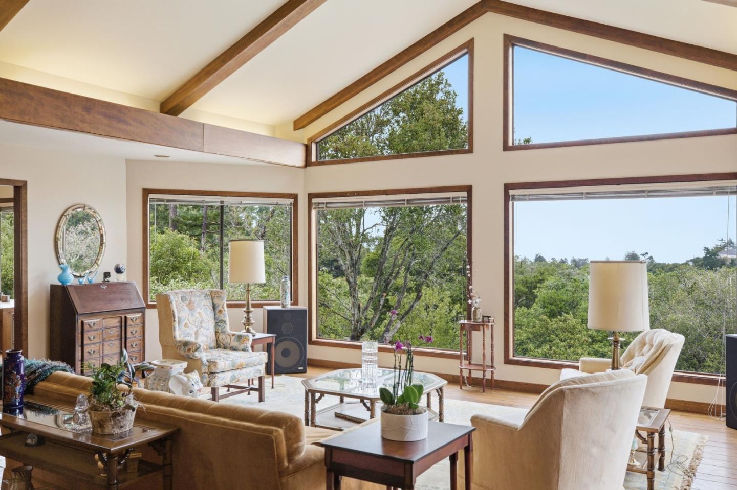 Detail Gallery Image 10 of 28 For 1407 Carlton Rd, Hillsborough,  CA 94010 - 4 Beds | 3/1 Baths