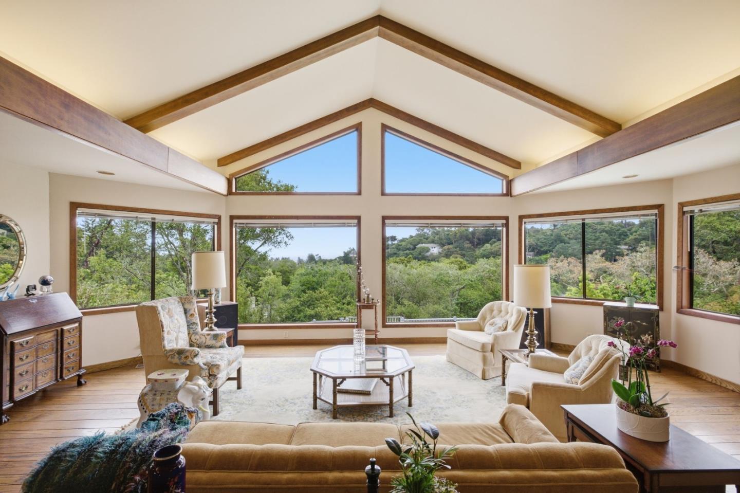 Detail Gallery Image 11 of 28 For 1407 Carlton Rd, Hillsborough,  CA 94010 - 4 Beds | 3/1 Baths