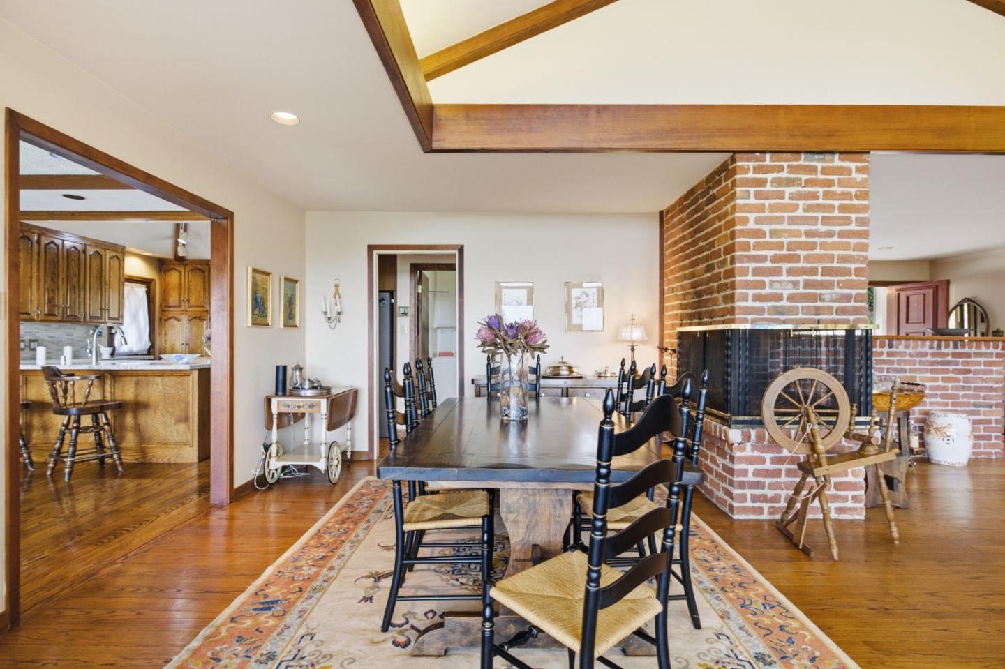 Detail Gallery Image 12 of 28 For 1407 Carlton Rd, Hillsborough,  CA 94010 - 4 Beds | 3/1 Baths