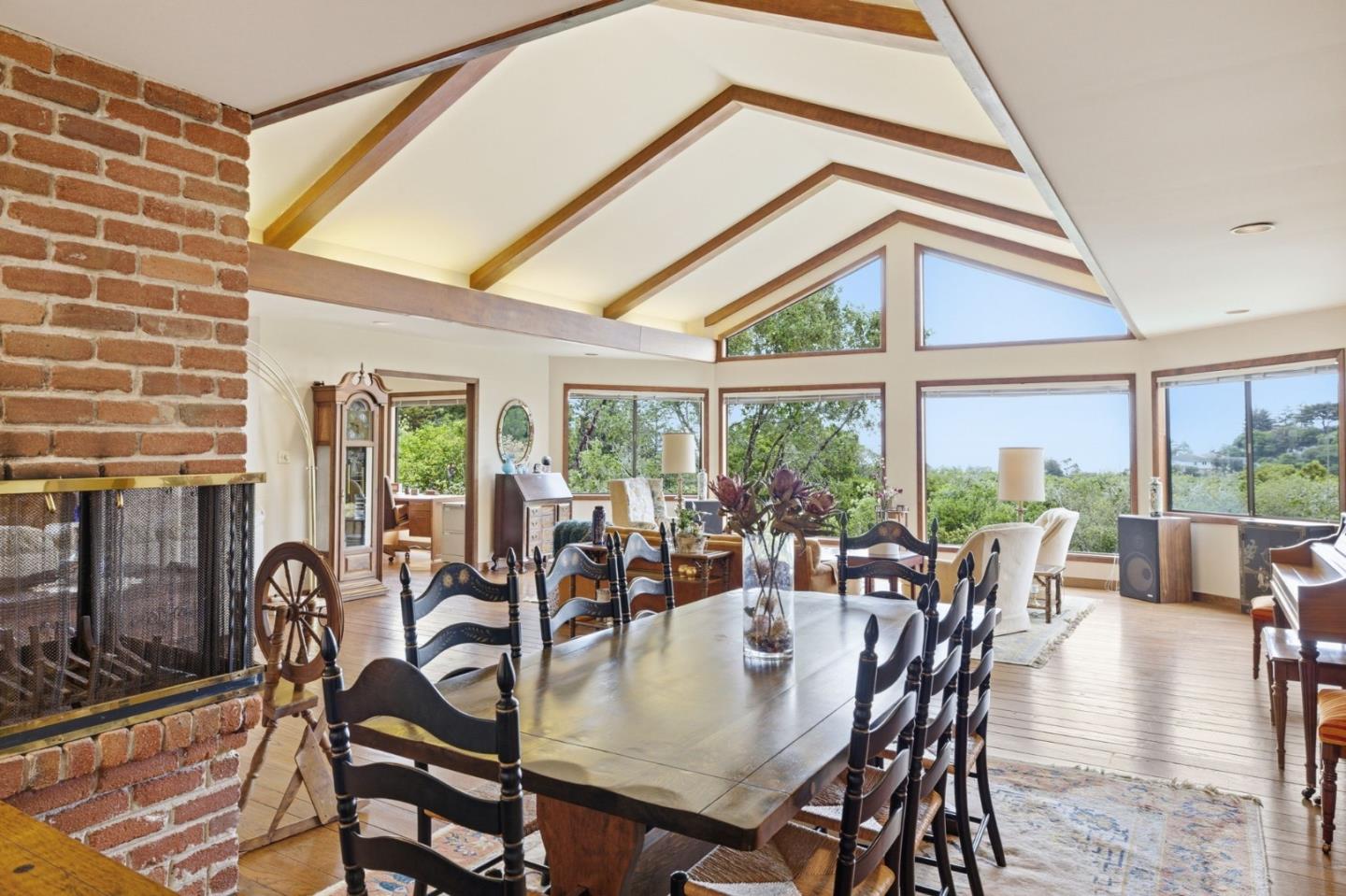 Detail Gallery Image 16 of 28 For 1407 Carlton Rd, Hillsborough,  CA 94010 - 4 Beds | 3/1 Baths