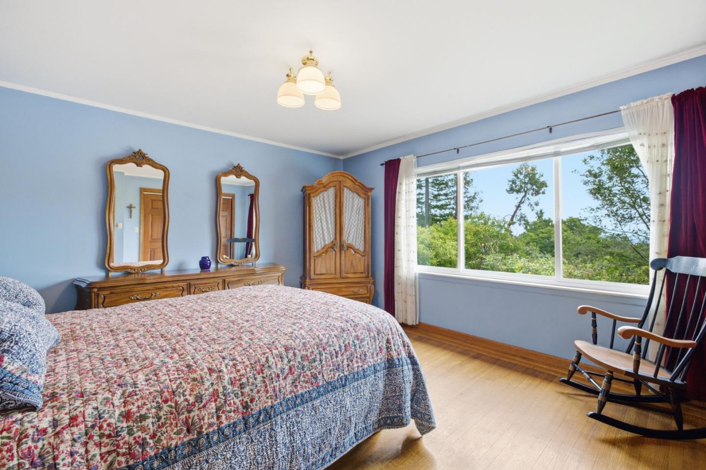 Detail Gallery Image 19 of 28 For 1407 Carlton Rd, Hillsborough,  CA 94010 - 4 Beds | 3/1 Baths