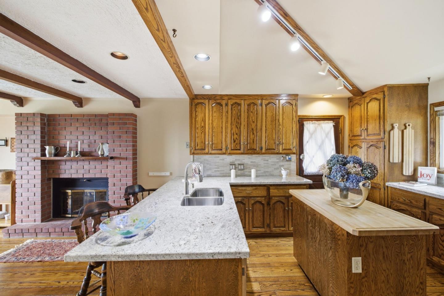 Detail Gallery Image 20 of 28 For 1407 Carlton Rd, Hillsborough,  CA 94010 - 4 Beds | 3/1 Baths