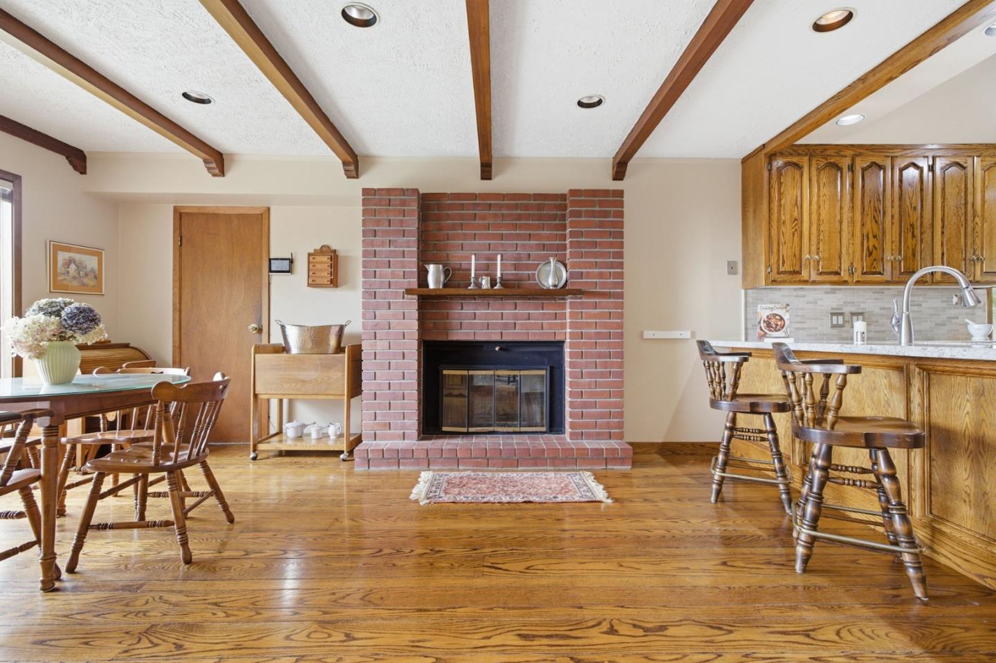 Detail Gallery Image 22 of 28 For 1407 Carlton Rd, Hillsborough,  CA 94010 - 4 Beds | 3/1 Baths