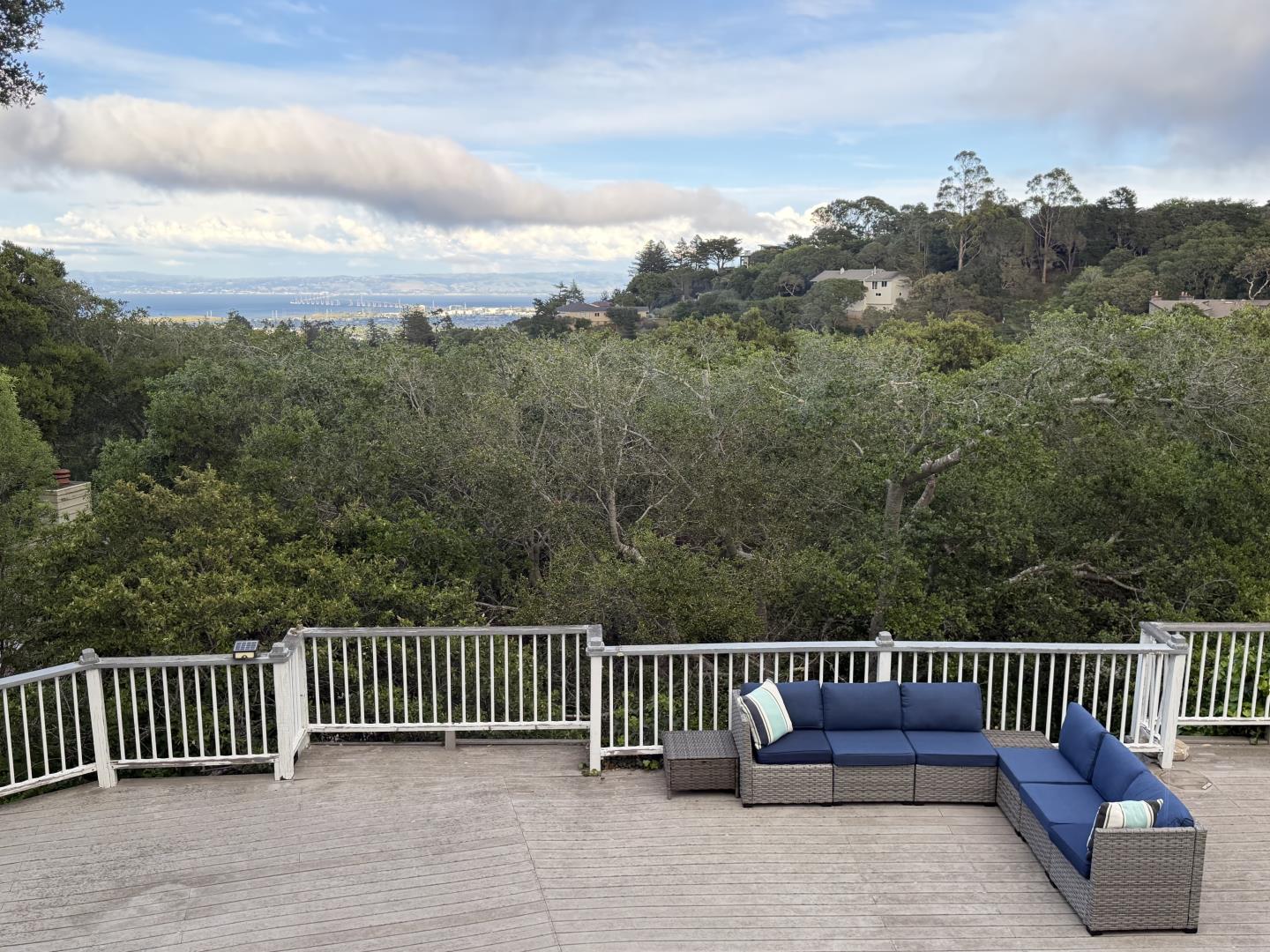 Detail Gallery Image 28 of 28 For 1407 Carlton Rd, Hillsborough,  CA 94010 - 4 Beds | 3/1 Baths