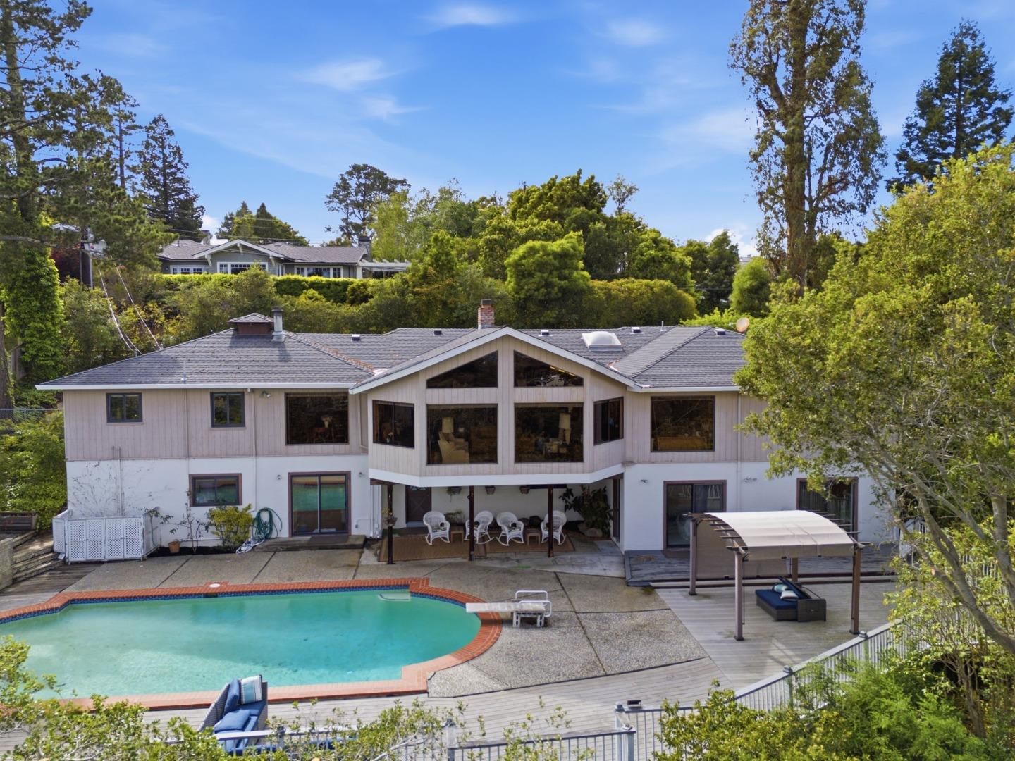 Detail Gallery Image 5 of 28 For 1407 Carlton Rd, Hillsborough,  CA 94010 - 4 Beds | 3/1 Baths