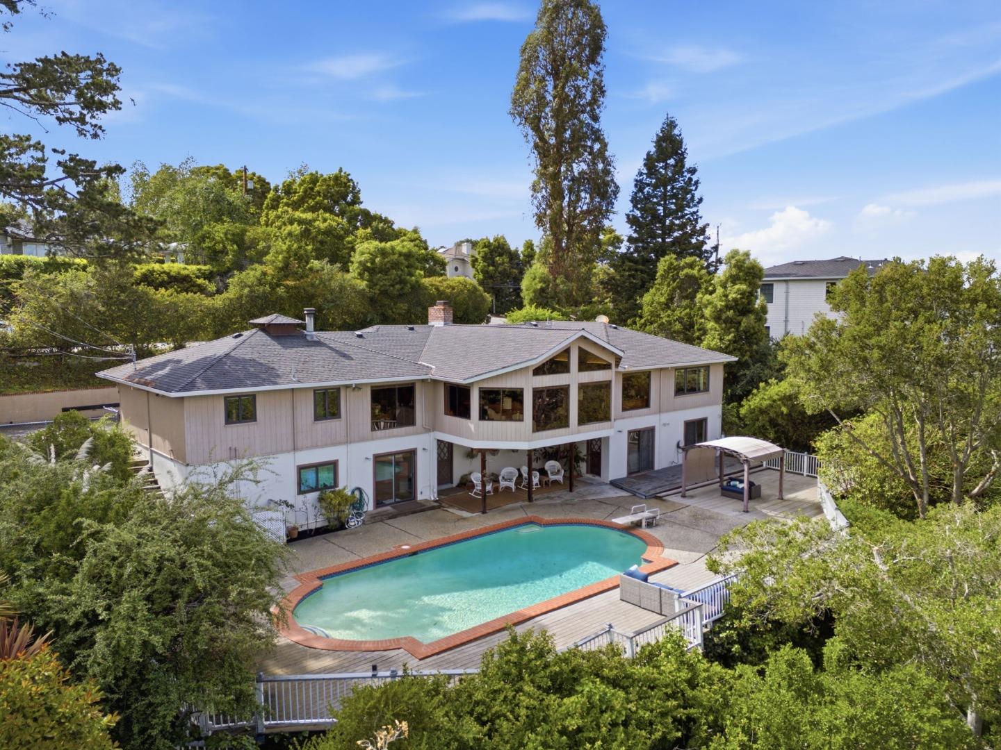 Detail Gallery Image 6 of 28 For 1407 Carlton Rd, Hillsborough,  CA 94010 - 4 Beds | 3/1 Baths