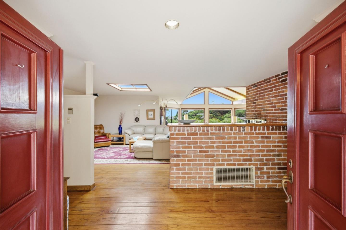 Detail Gallery Image 7 of 28 For 1407 Carlton Rd, Hillsborough,  CA 94010 - 4 Beds | 3/1 Baths