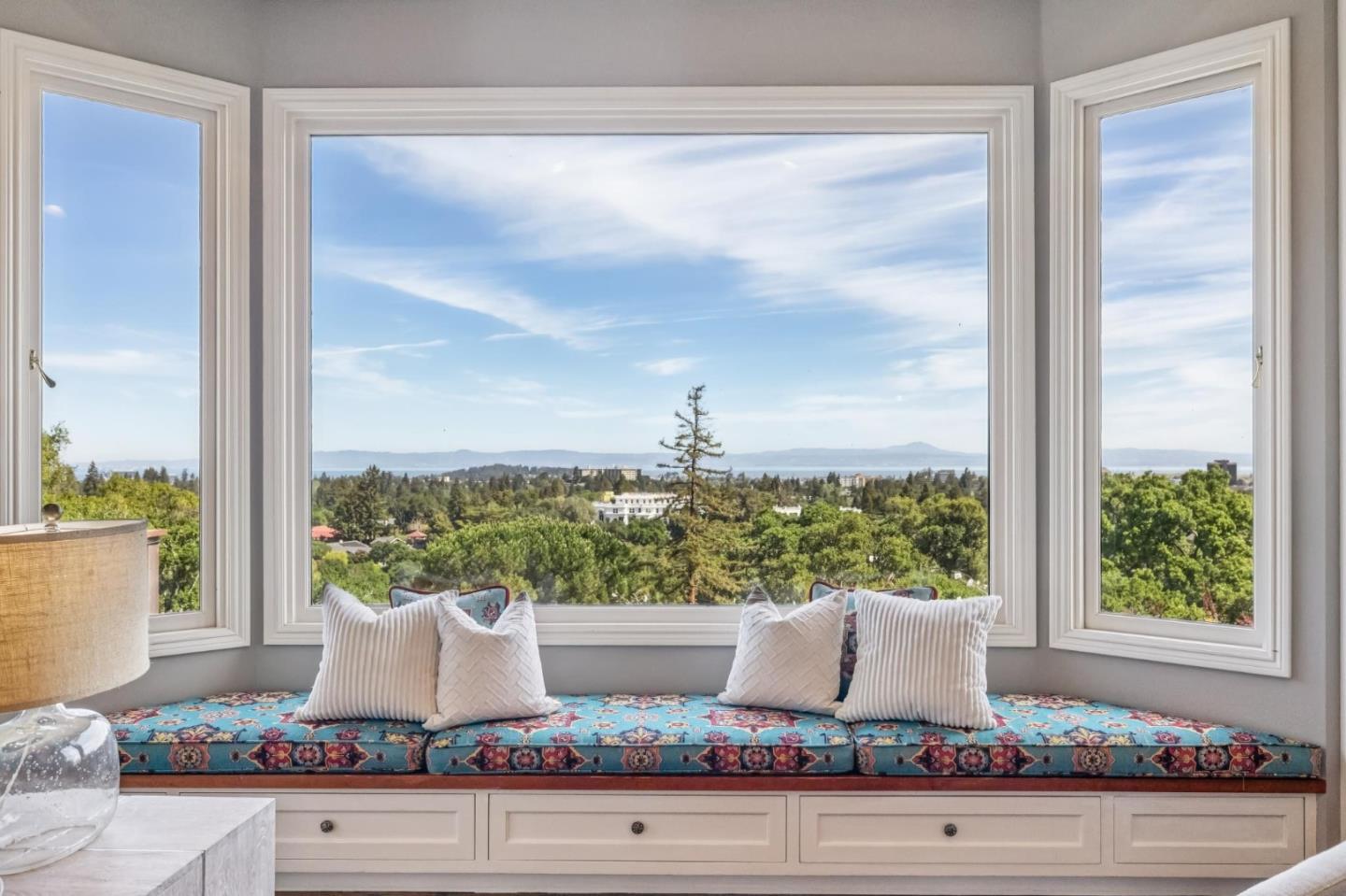 Detail Gallery Image 19 of 75 For 720 Endfield Way, Hillsborough,  CA 94010 - 4 Beds | 4 Baths