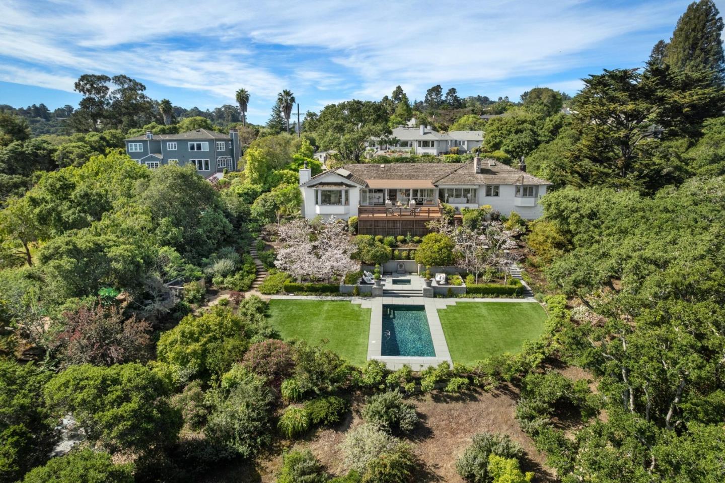 Detail Gallery Image 6 of 75 For 720 Endfield Way, Hillsborough,  CA 94010 - 4 Beds | 4 Baths