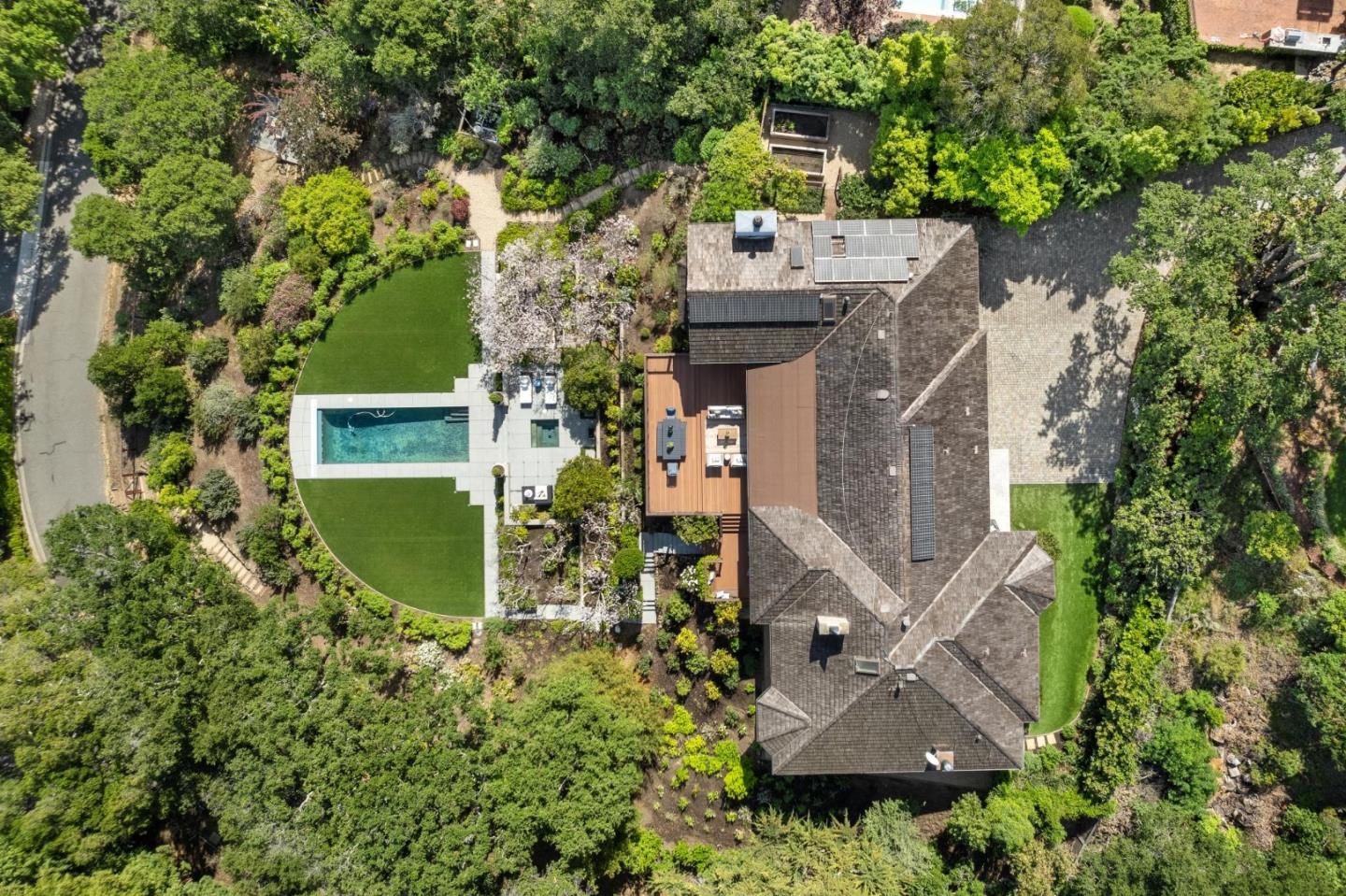 Detail Gallery Image 69 of 75 For 720 Endfield Way, Hillsborough,  CA 94010 - 4 Beds | 4 Baths