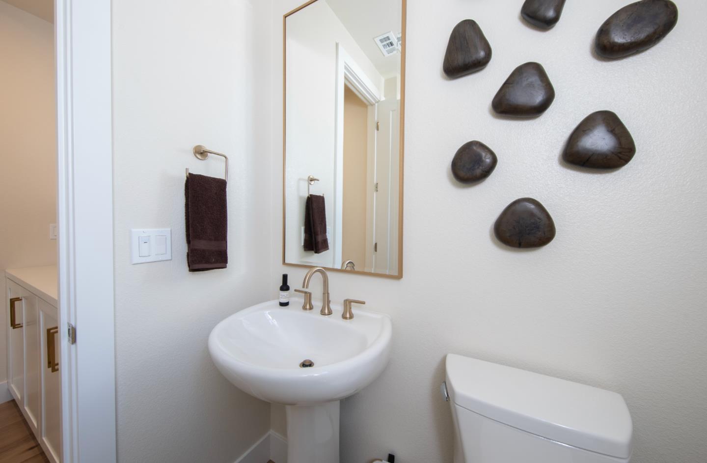 Detail Gallery Image 14 of 38 For 7392 Ailes Ct, Gilroy,  CA 95020 - 4 Beds | 3/1 Baths