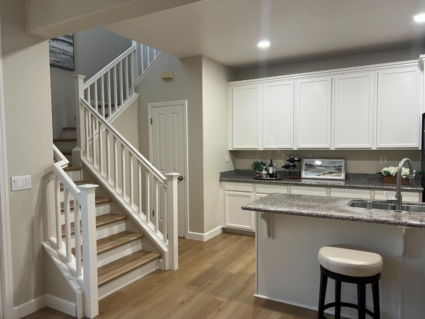 Detail Gallery Image 11 of 26 For 682 N 9th St, San Jose,  CA 95112 - 4 Beds | 2/1 Baths