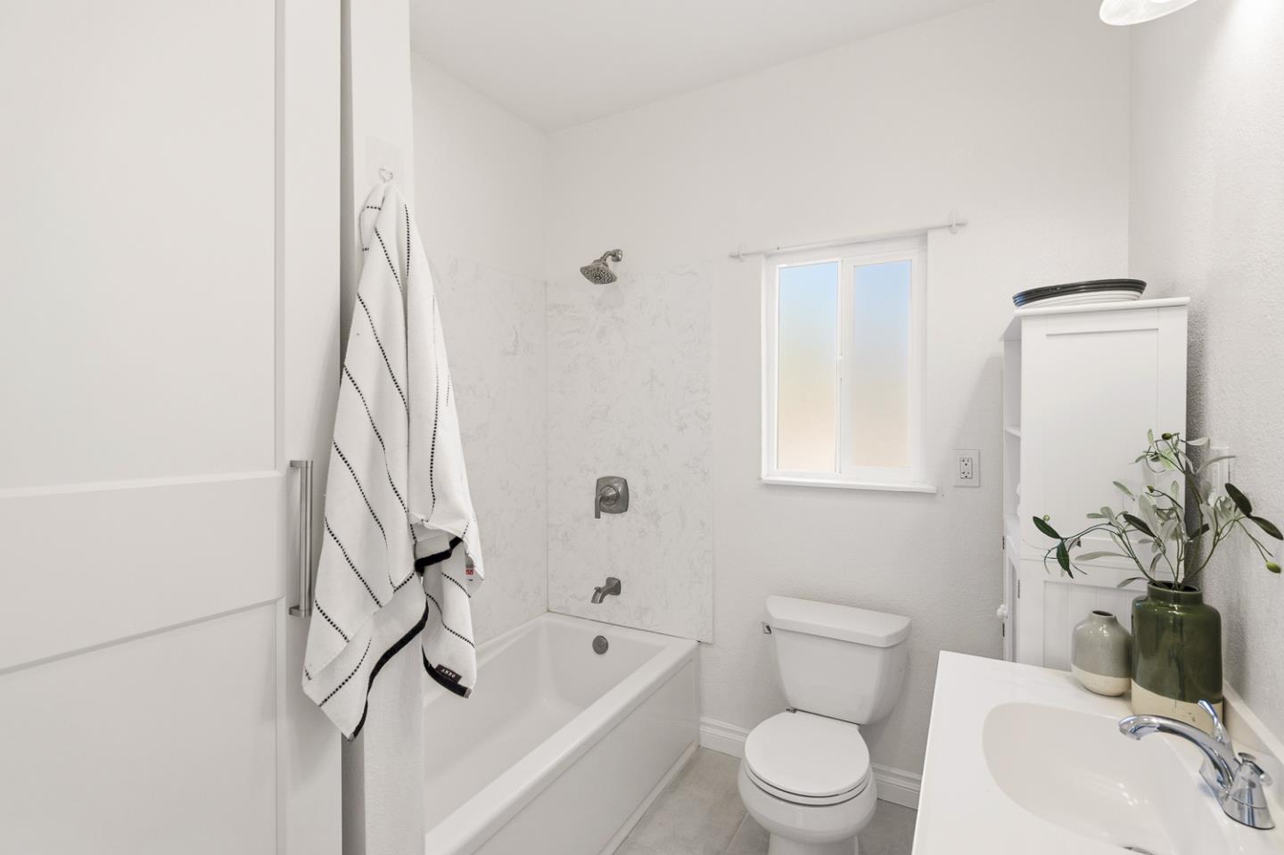 Detail Gallery Image 31 of 39 For 1091 15th Ave, Redwood City,  CA 94063 - 3 Beds | 1/1 Baths