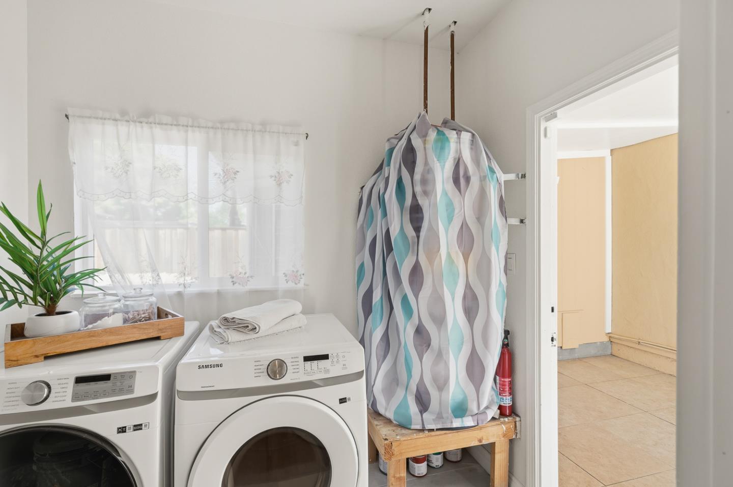 Detail Gallery Image 32 of 39 For 1091 15th Ave, Redwood City,  CA 94063 - 3 Beds | 1/1 Baths