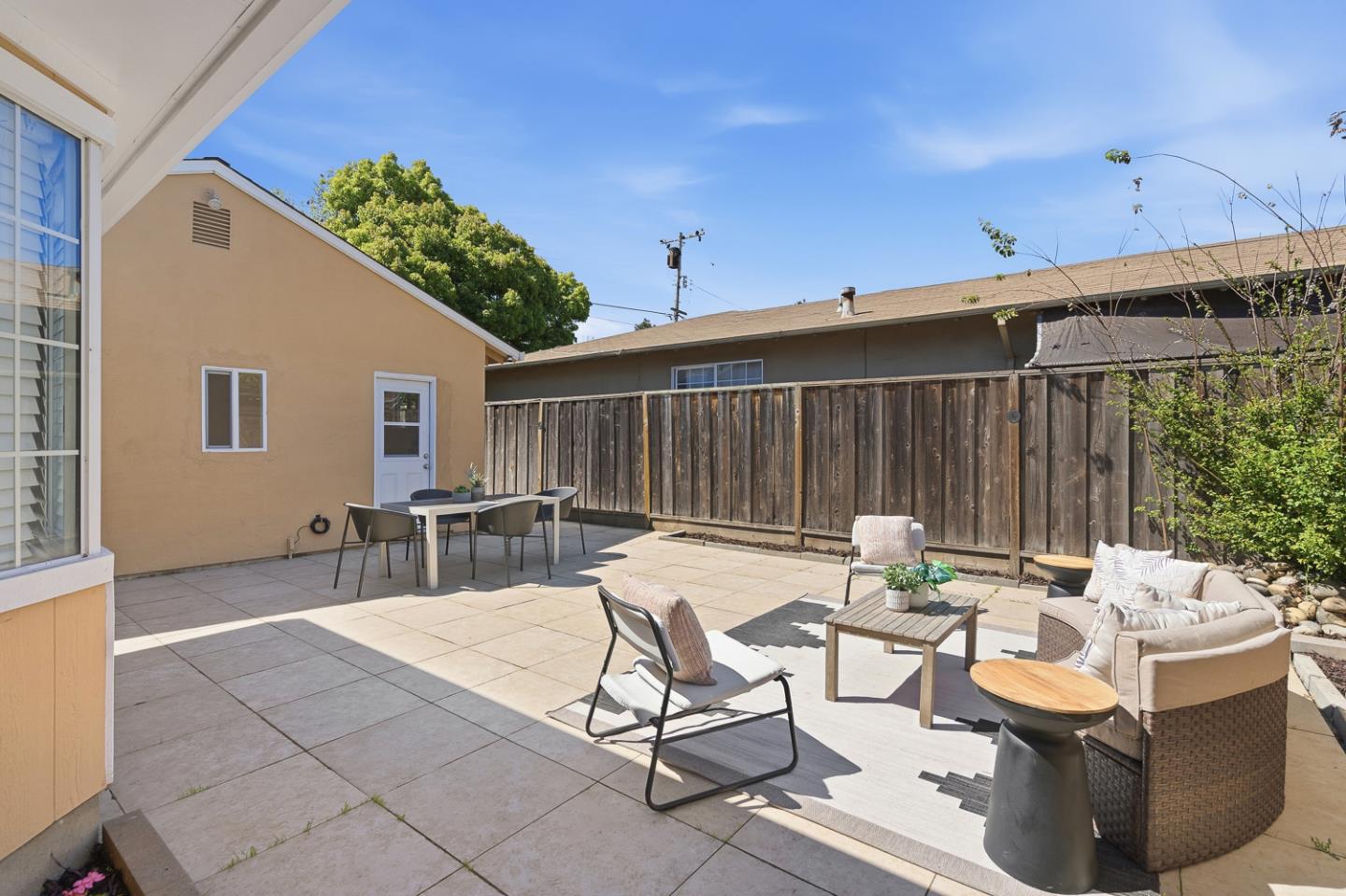 Detail Gallery Image 35 of 39 For 1091 15th Ave, Redwood City,  CA 94063 - 3 Beds | 1/1 Baths