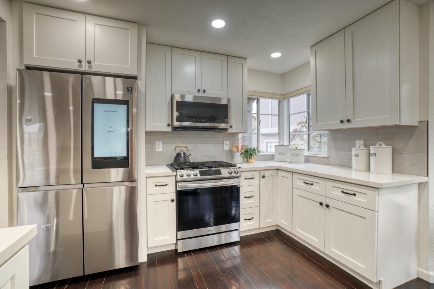 Detail Gallery Image 12 of 29 For 15 Amy Dr, San Mateo,  CA 94403 - 4 Beds | 3 Baths