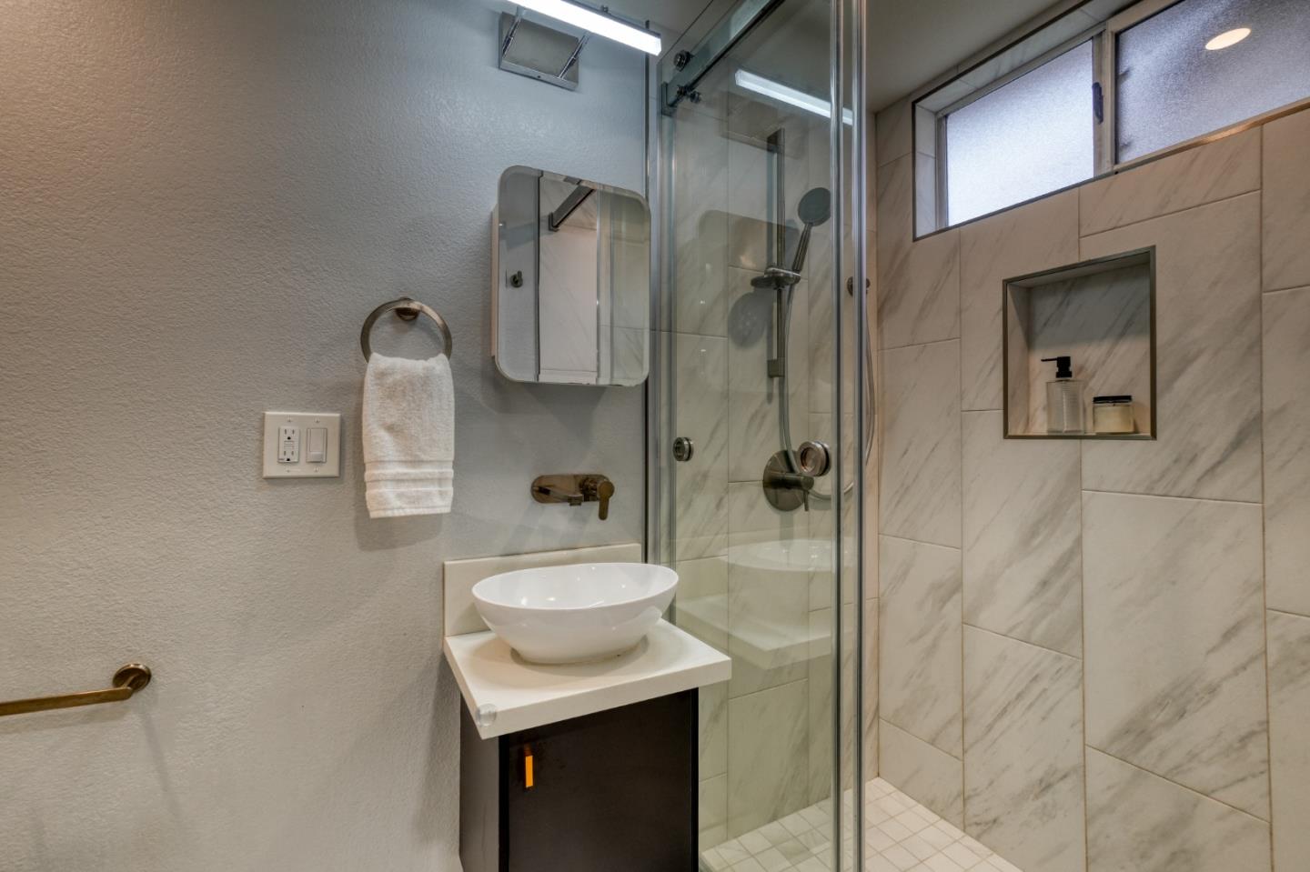 Detail Gallery Image 14 of 29 For 15 Amy Dr, San Mateo,  CA 94403 - 4 Beds | 3 Baths