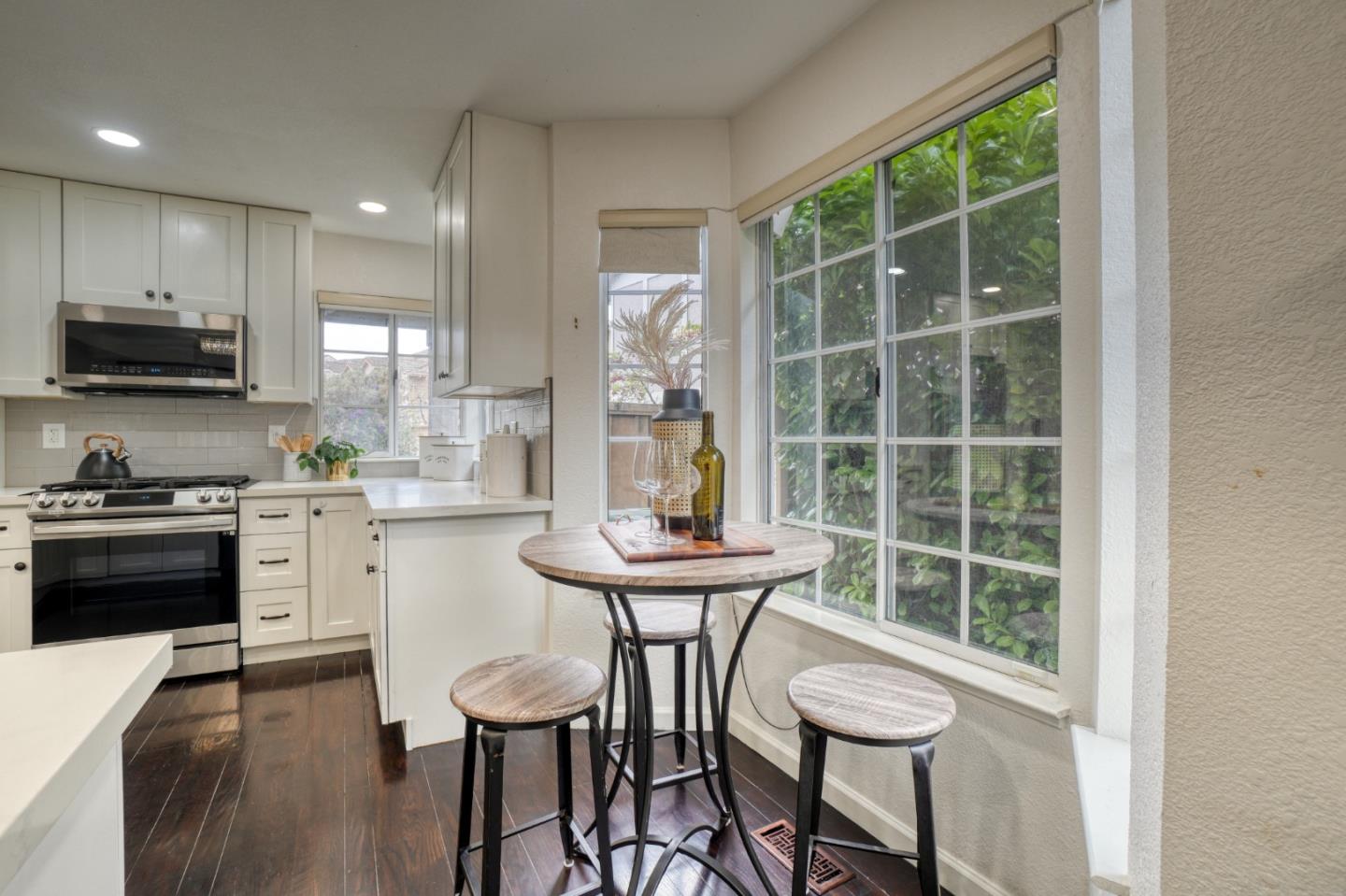 Detail Gallery Image 8 of 29 For 15 Amy Dr, San Mateo,  CA 94403 - 4 Beds | 3 Baths