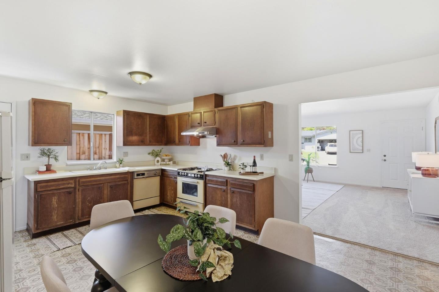 Detail Gallery Image 10 of 37 For 228 Auburn Ave, Santa Cruz,  CA 95060 - 4 Beds | 2 Baths