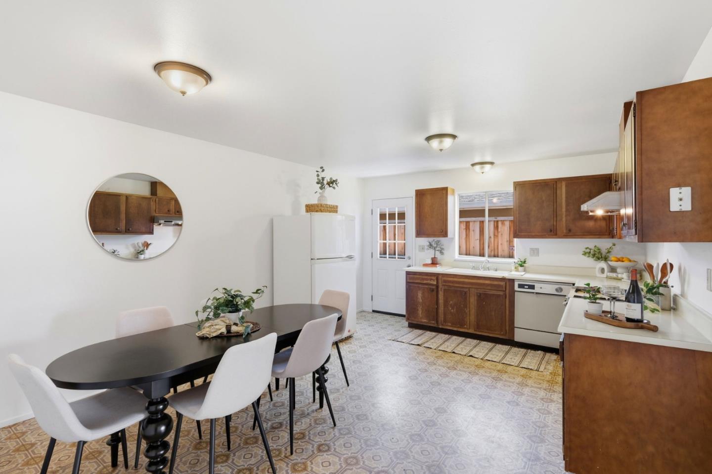 Detail Gallery Image 11 of 37 For 228 Auburn Ave, Santa Cruz,  CA 95060 - 4 Beds | 2 Baths