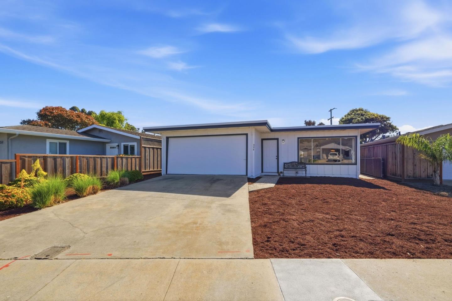 Detail Gallery Image 2 of 37 For 228 Auburn Ave, Santa Cruz,  CA 95060 - 4 Beds | 2 Baths