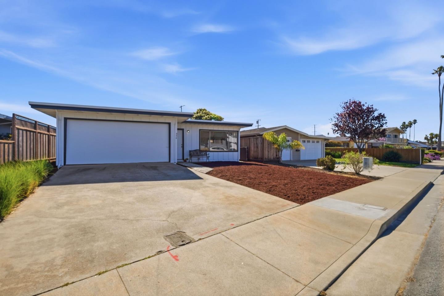 Detail Gallery Image 3 of 37 For 228 Auburn Ave, Santa Cruz,  CA 95060 - 4 Beds | 2 Baths